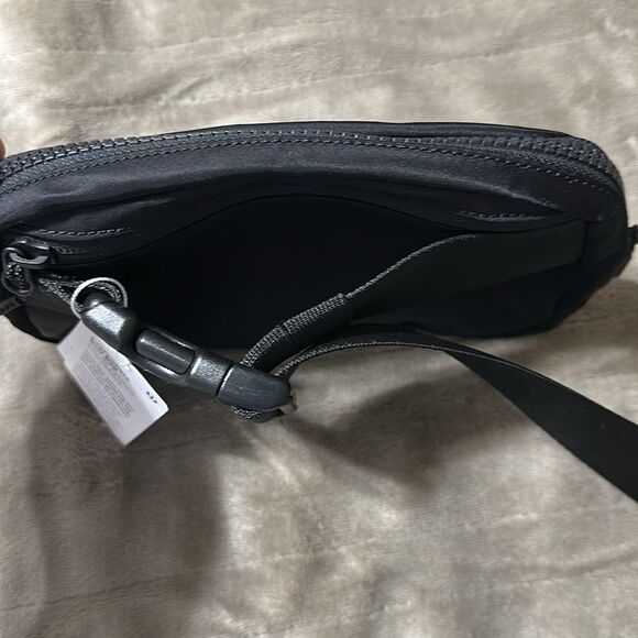 lululemon 1L Black Everywhere Belt Bag Fanny Pack Water Repellent Black Logo - Picture 13 of 13